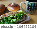 おいしい朝食のパンとコーヒー 106421184