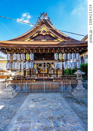 京都市東山区の瀧尾神社　拝殿 106421314