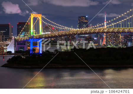 《東京都》レインボーブリッジの夜景・レインボーカラーライトアップ 《東京都》レインボーブリッジの夜景・レインボーカラーライトアップ 106424701