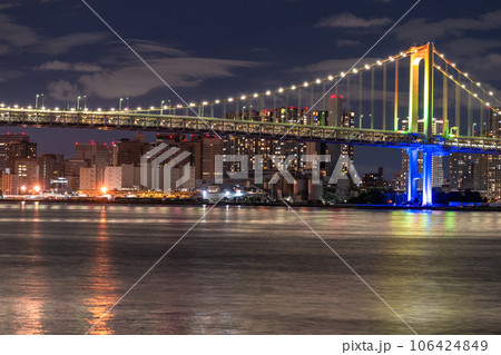 《東京都》レインボーブリッジの夜景・レインボーカラーライトアップ 《東京都》レインボーブリッジの夜景・レインボーカラーライトアップ 106424849
