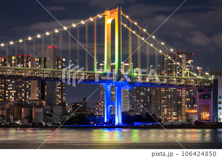 《東京都》レインボーブリッジの夜景・レインボーカラーライトアップ 《東京都》レインボーブリッジの夜景・レインボーカラーライトアップ 106424850