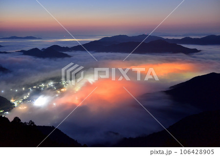 岩屋山の雲海 岩屋山の雲海 106428905