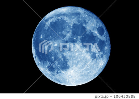夏の夜空に輝くスーパーブルームーン 106430888