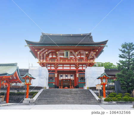 京都　伏見稲荷大社　楼門 106432566