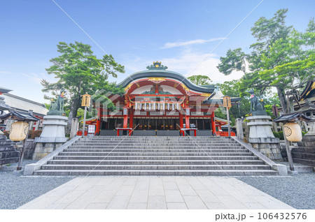 京都 伏見稲荷大社 内拝殿とその後ろに鎮座する本殿 京都 伏見稲荷大社 内拝殿とその後ろに鎮座する本殿 106432576