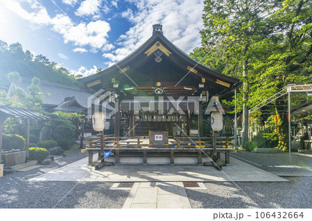 京都　伏見稲荷大社　荒木神社社殿 106432664