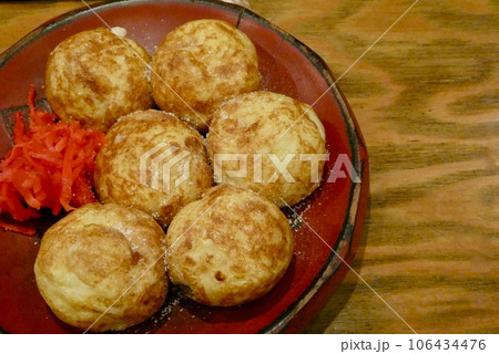 大阪の塩たこ焼きと紅生姜 106434476