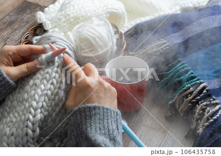 コーヒー　編み物　手 106435758