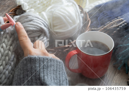 コーヒー　編み物　手 106435759