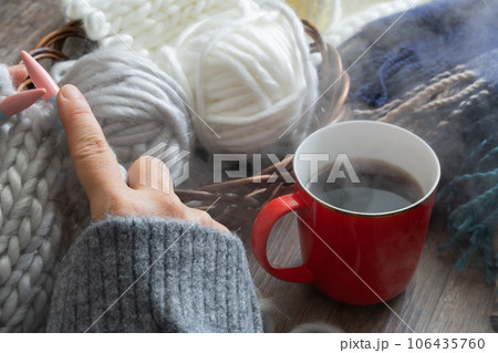 コーヒー　編み物　手 106435760