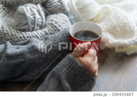 コーヒー　編み物　手 106435807