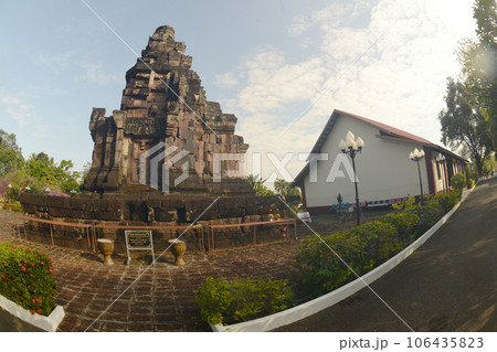 Phra That Narai Jeng Weng is a relic made of sandstone. It looks like a Khmer prang. The base is built with a large laterite chedi in a square shape. Located at Sakhon Nakhon Province in Thailand. 106435823