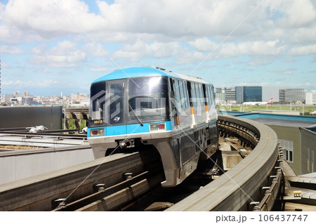 羽田空港に乗り入れる東京モノレール 106437747
