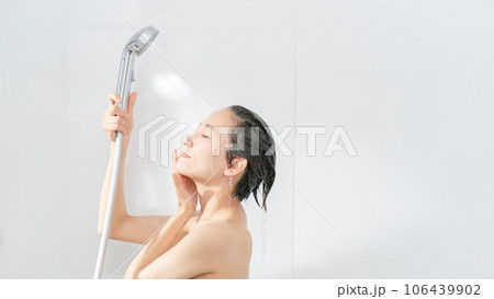 シャワー　節水　女性 106439902