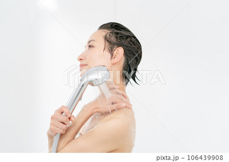シャワー　節水　女性 106439908