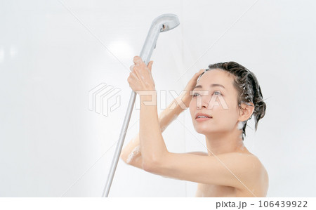 シャワー　節水　女性 106439922