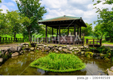 ホタルの里「夏空を背景にホタルの生息地　観光スポット」阿蘇郡南阿蘇村白川 106440589