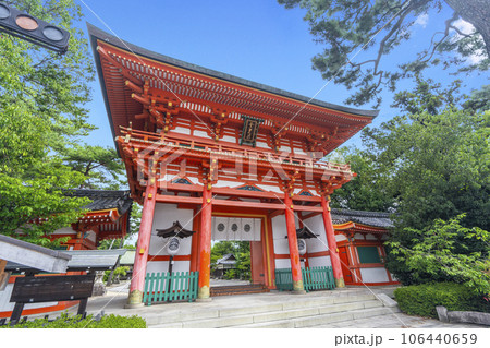 今宮神社　楼門　新緑の季節（京都市北区紫野今宮町） 106440659