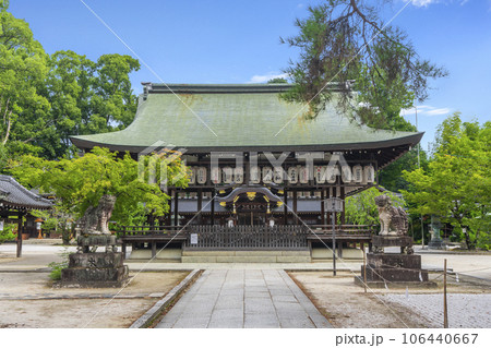 今宮神社　舞殿　拝殿　新緑の季節（京都市北区紫野今宮町） 106440667