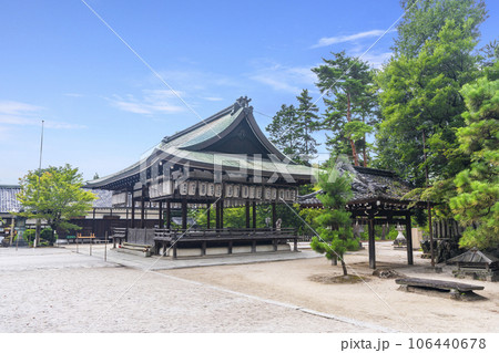 今宮神社 舞殿 阿保賢さん 新緑の季節(京都市北区紫野今宮町) 今宮神社 舞殿 阿保賢さん 新緑の季節(京都市北区紫野今宮町) 106440678