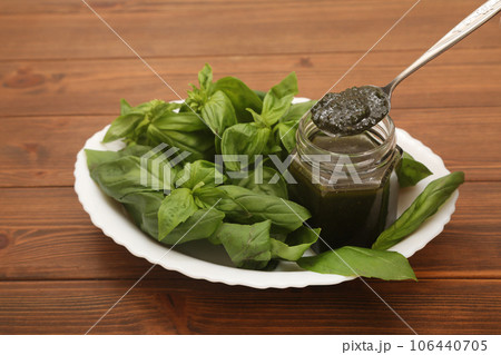 バジルとバジルソース バジルとバジルソース 106440705