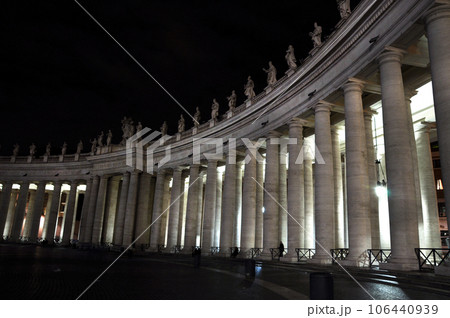 Statues of saints in San Pietro Square, Vatican 106440939