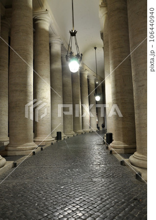 Colonnades of Bernini in the San Pietro square Colonnades of Bernini in the San Pietro square 106440940