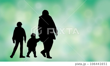 2人の子供を連れて歩く人物のシルエット_緑背景 2人の子供を連れて歩く人物のシルエット_緑背景 106441651