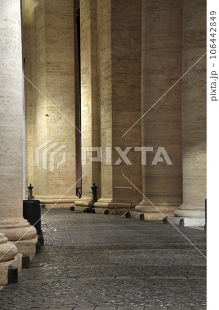 Colonnades of Bernini in the San Pietro square 106442849