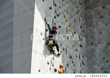 rock climbing 106442853