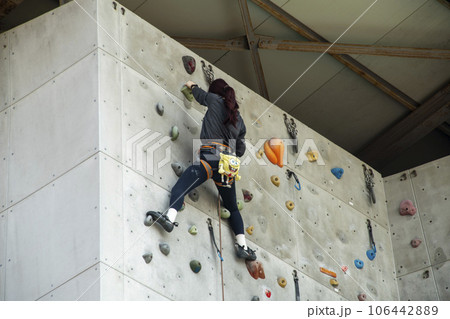rock climbing rock climbing 106442889