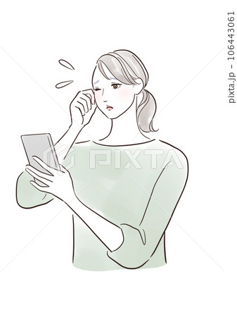 スマホが見えづらくて困るミドル女性 スマホが見えづらくて困るミドル女性 106443061