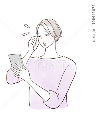 スマホが見えにくくて困る女性 スマホが見えにくくて困る女性 106443076