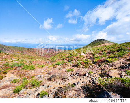 秋の安達太良山登山：峰の辻付近から福島市方面の眺め 106443552