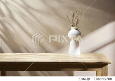 Various props with an autumn atmosphere in the warm afternoon sunlight. Various props with an autumn atmosphere in the warm afternoon sunlight. 106443760