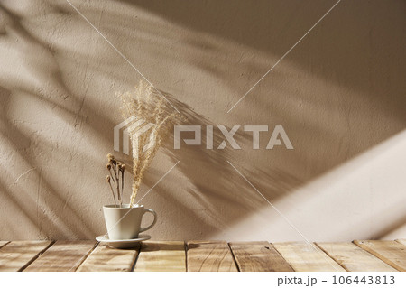 Various props with an autumn atmosphere in the warm afternoon sunlight. Various props with an autumn atmosphere in the warm afternoon sunlight. 106443813