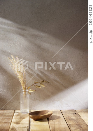 Various props with an autumn atmosphere in the warm afternoon sunlight. Various props with an autumn atmosphere in the warm afternoon sunlight. 106443825