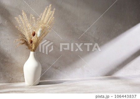 Various props with an autumn atmosphere in the warm afternoon sunlight. Various props with an autumn atmosphere in the warm afternoon sunlight. 106443837