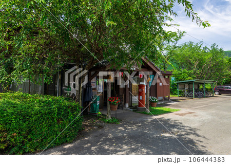 新緑風景に映える長陽駅風景　南阿蘇鉄道(全線開通・高森駅から立野駅) 106444383