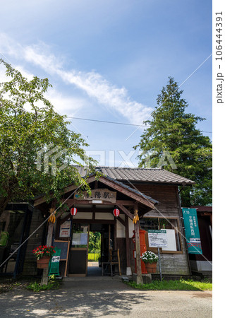 新緑風景に映える長陽駅風景　南阿蘇鉄道(全線開通・高森駅から立野駅) 106444391