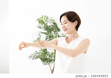 ボディーケア　女性 106444603