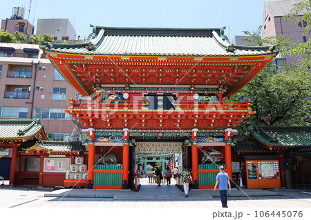 神田神社の隨神門　夏越大祓式6月　茅の輪（ちのわ）夏越（なご）しの祓（はらえ）　東京都千代田区外神田 106445076