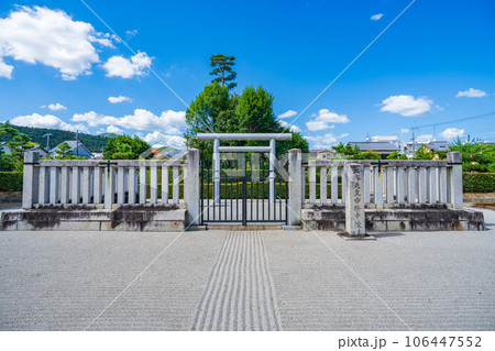 京都市　第七十八代二條天皇　香隆寺陵 106447552