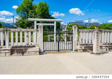京都市　第七十八代二條天皇　香隆寺陵 106447564