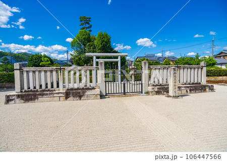 京都市　第七十八代二條天皇　香隆寺陵 106447566