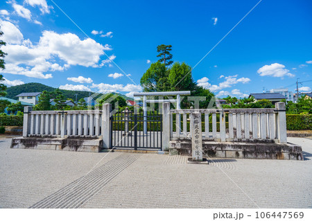 京都市　第七十八代二條天皇　香隆寺陵 106447569