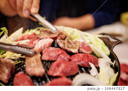 生ラムをジンギスカン鍋で焼く 106447827