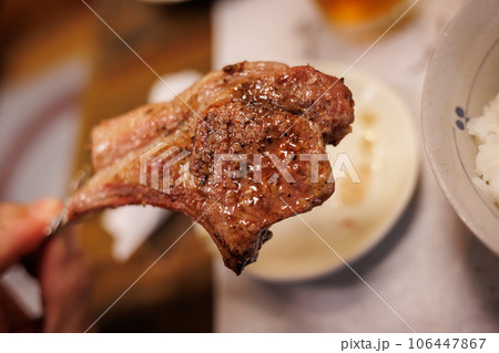 焼きあがったラムチョップ 焼きあがったラムチョップ 106447867