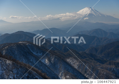 塔ノ岳山頂から見た富士山 塔ノ岳山頂から見た富士山 106447921