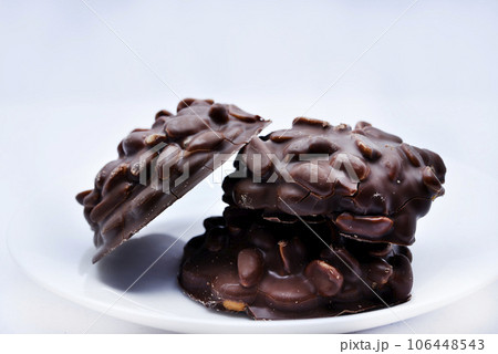 Chocolate chip cookies with nuts. Sweet appetizer on a white plate. Chocolate chip cookies with nuts. Sweet appetizer on a white plate. 106448543